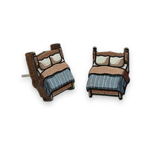 Load image into Gallery viewer, Bed Stud Earrings #3121